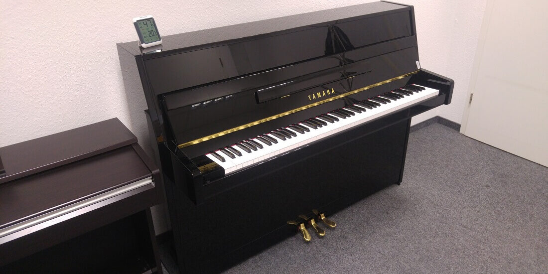 Ein neues akustisches Yamaha Piano in der Musikschule Maestro