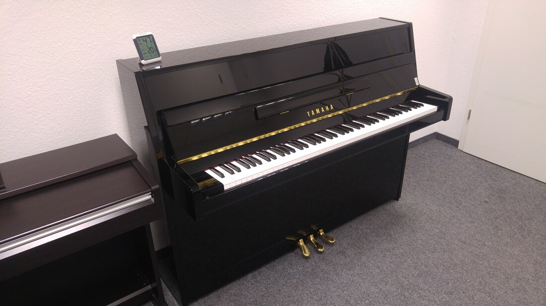Ein neues akustisches Yamaha Piano in der Musikschule Maestro